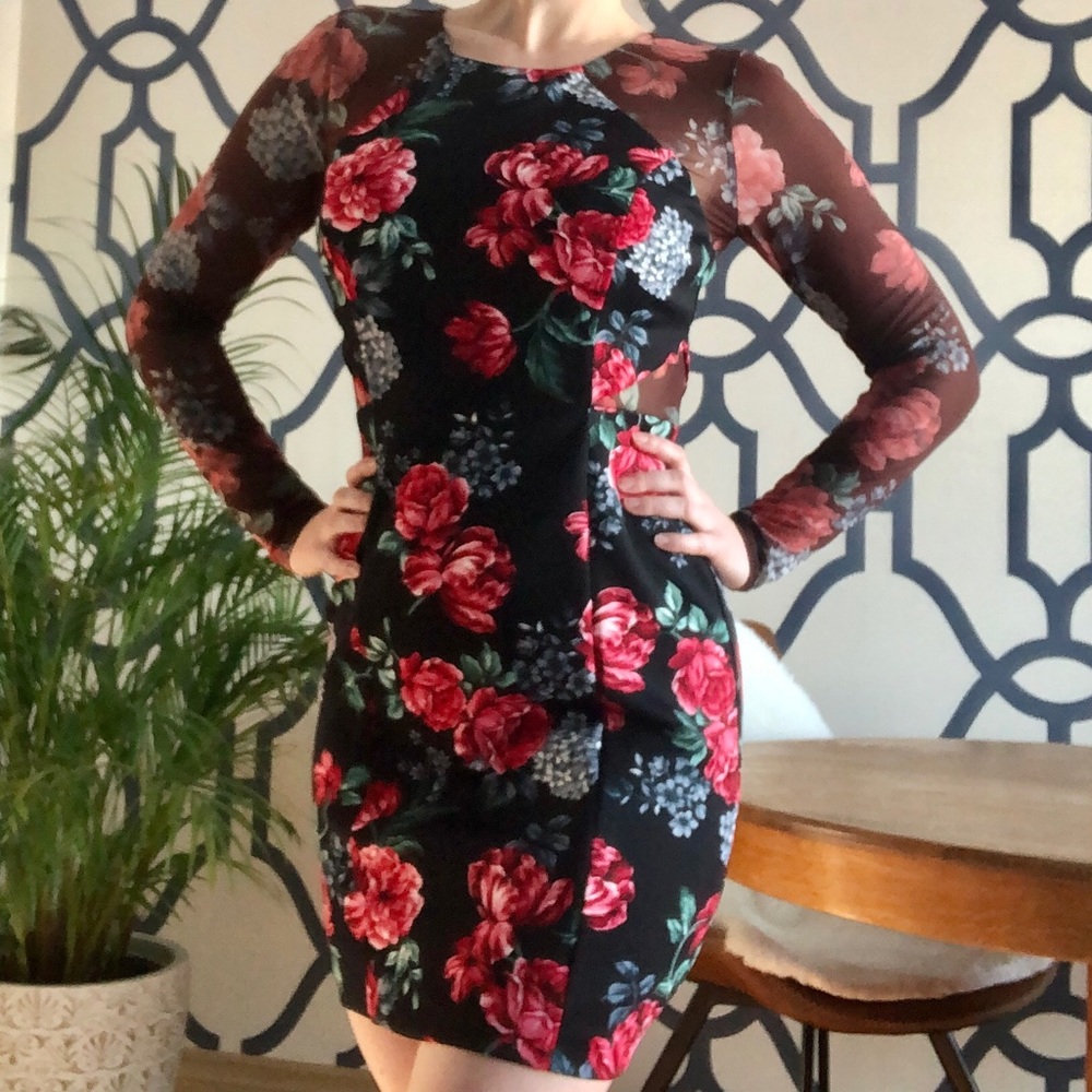 ✨NEVER WORN Floral Bodycon Dress